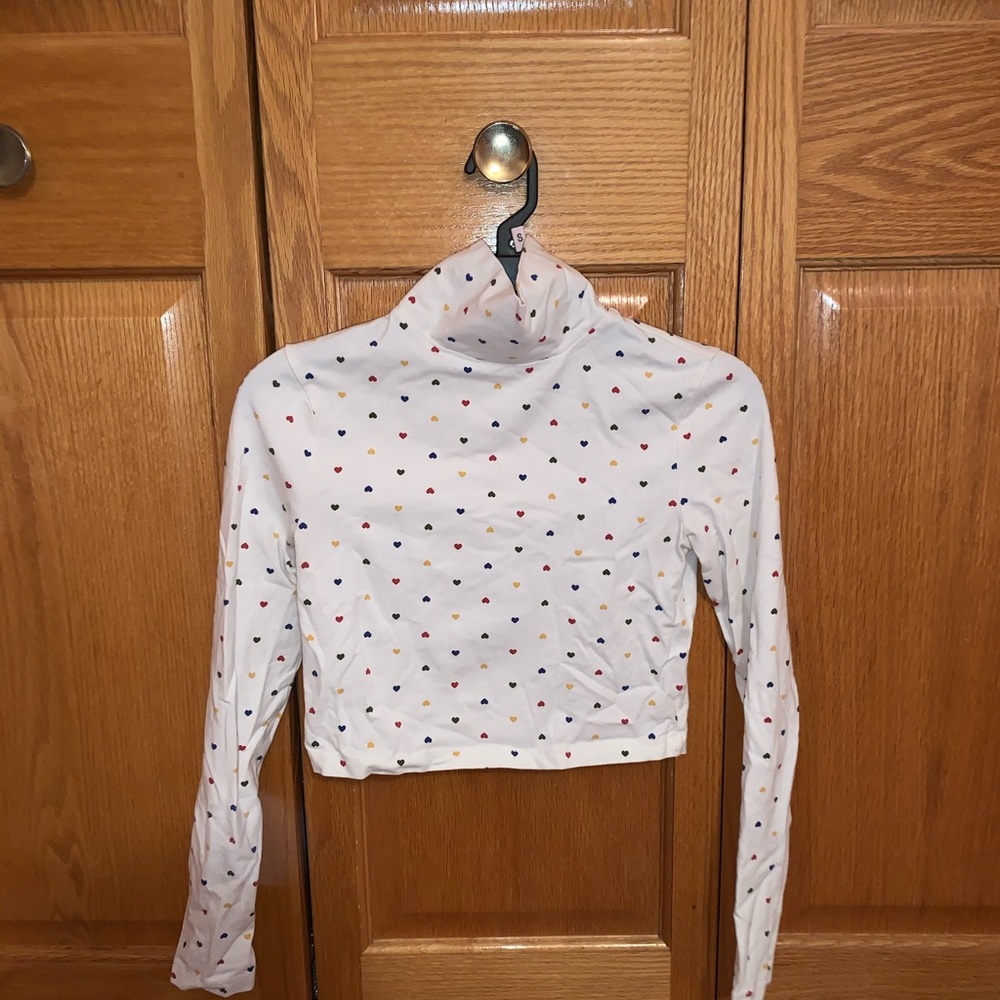 Cropped heart turtleneck
